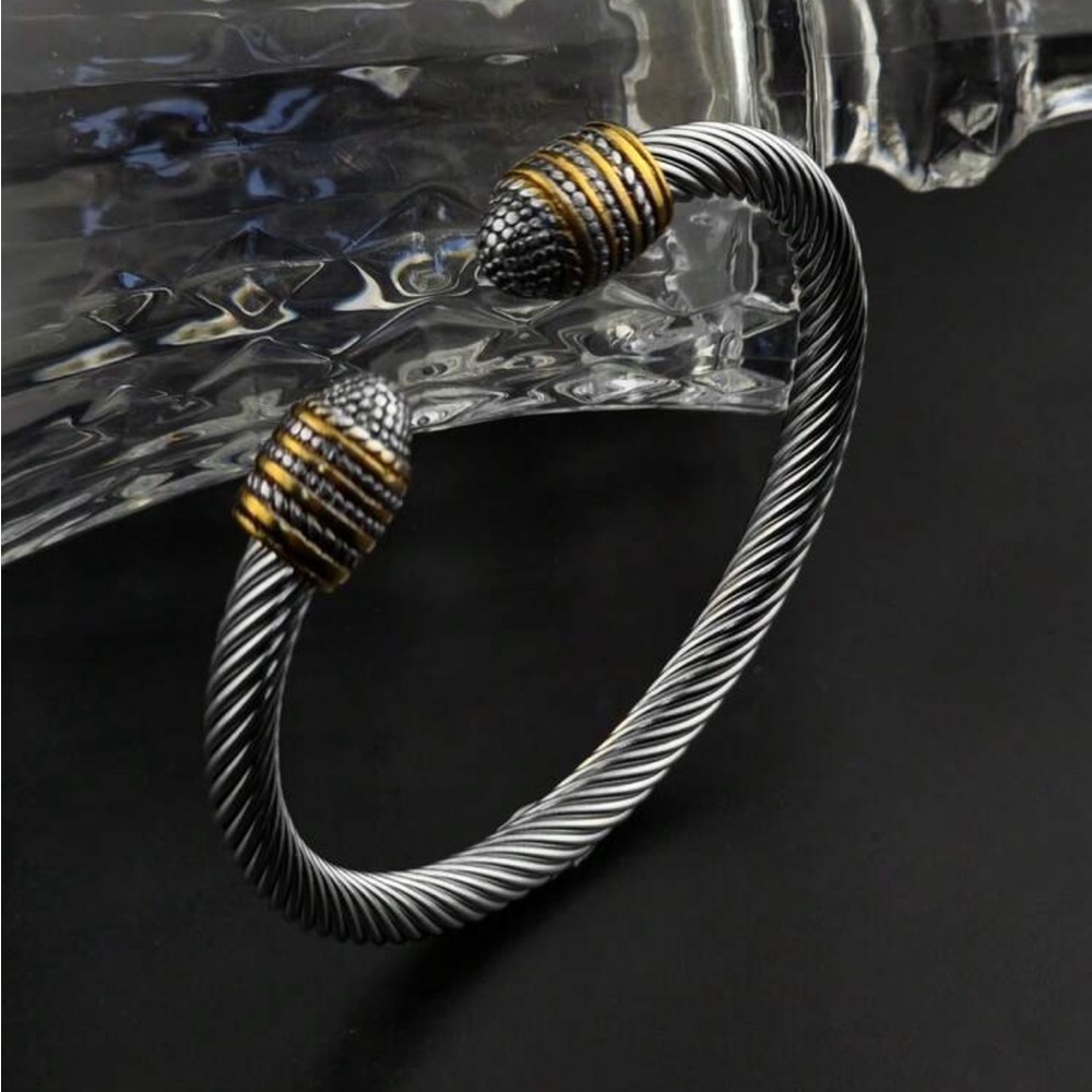 Elegant Stainless Steel Cuff Bangle Bracelet - Picture 5 of 6